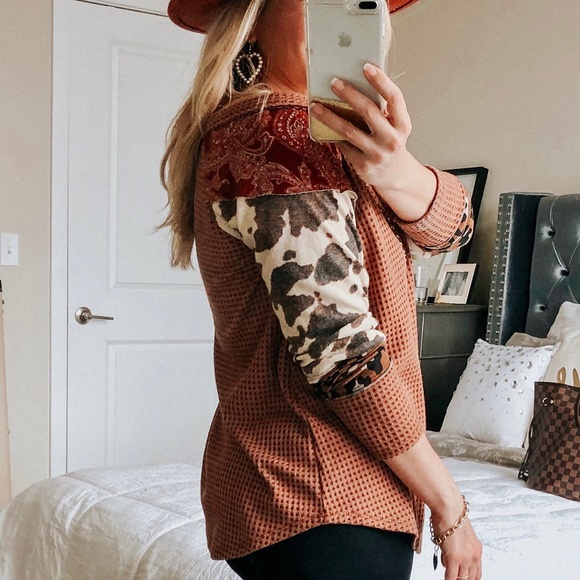 Mix Match Sleeve Waffle Patterned Knit Top - Picture 2 of 8